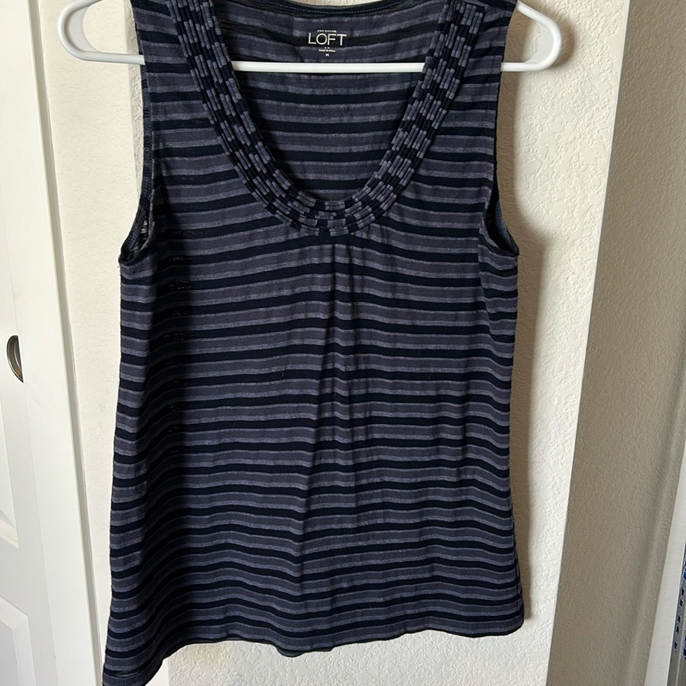 ♦️3 for $15♦️Ann Taylor LOFT ladies tank striped blue size M